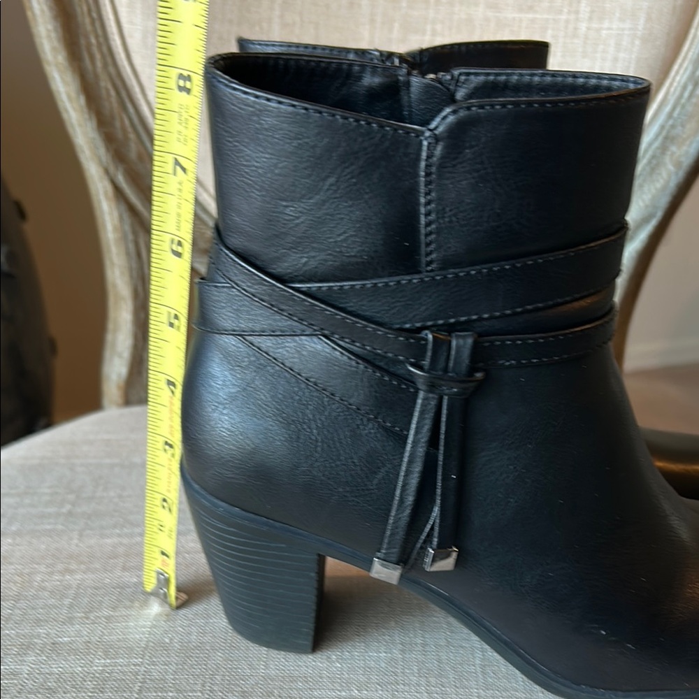 Croft & Barrow Black Ankle Boot - Picture 8 of 12